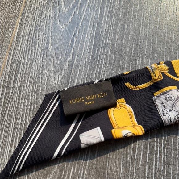 Louis Vuitton Black and yellow bandeau, 100% silk. Made in Italy. - Picture 3 of 9